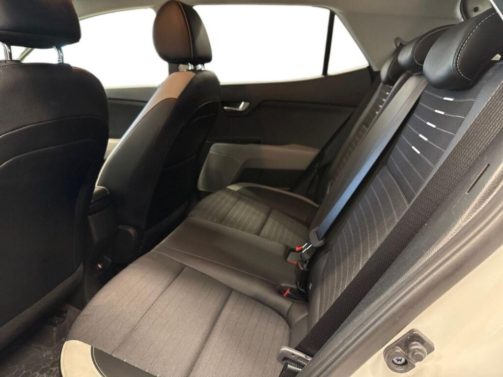 Kia Stonic 2022 Valkoinen