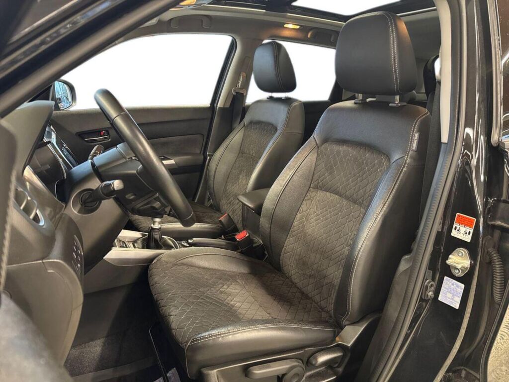 Suzuki Vitara 2022 Musta
