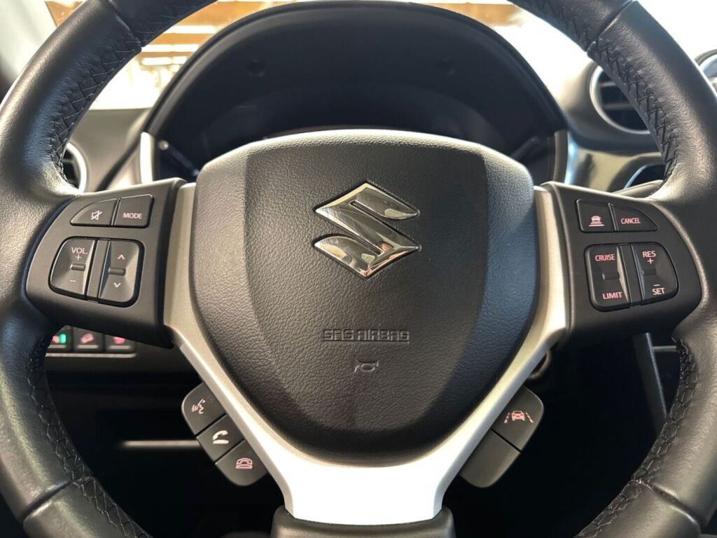 Suzuki Vitara 2022 Musta