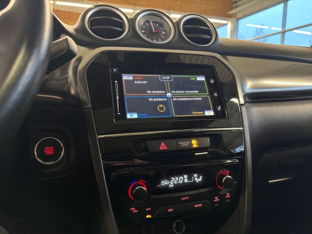 Suzuki Vitara 2022 Musta