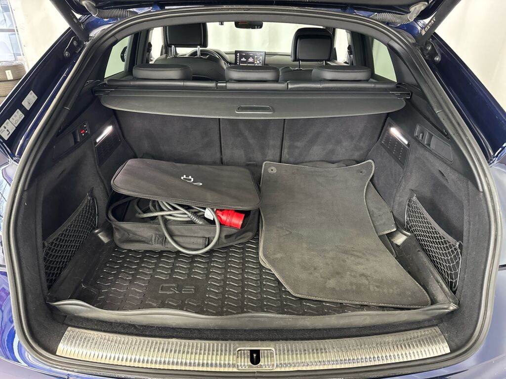 Audi Q5 2021 Sininen