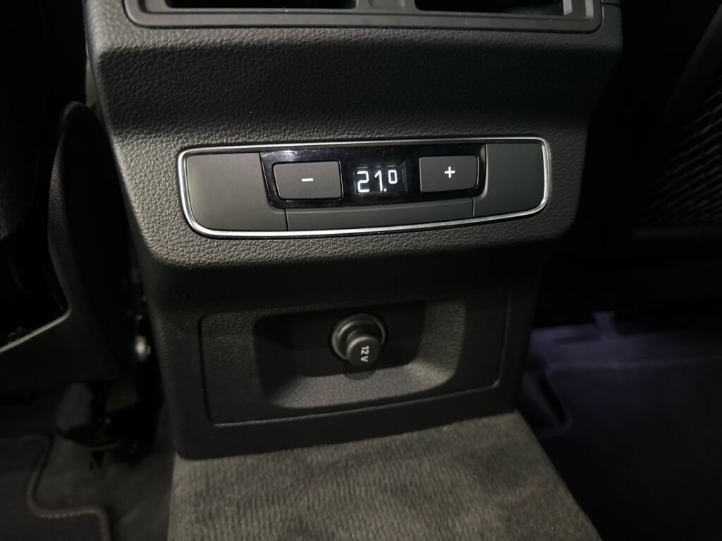 Audi Q5 2021 Sininen