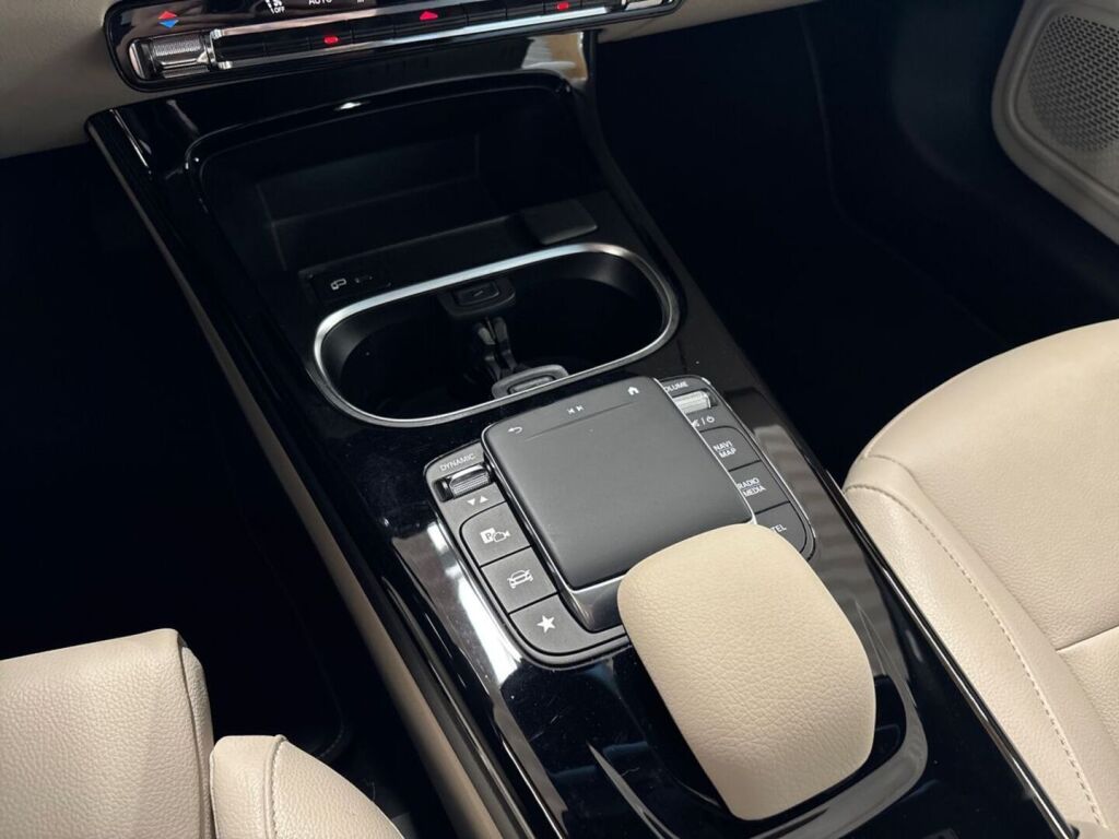 Mercedes-Benz A 2023 Musta