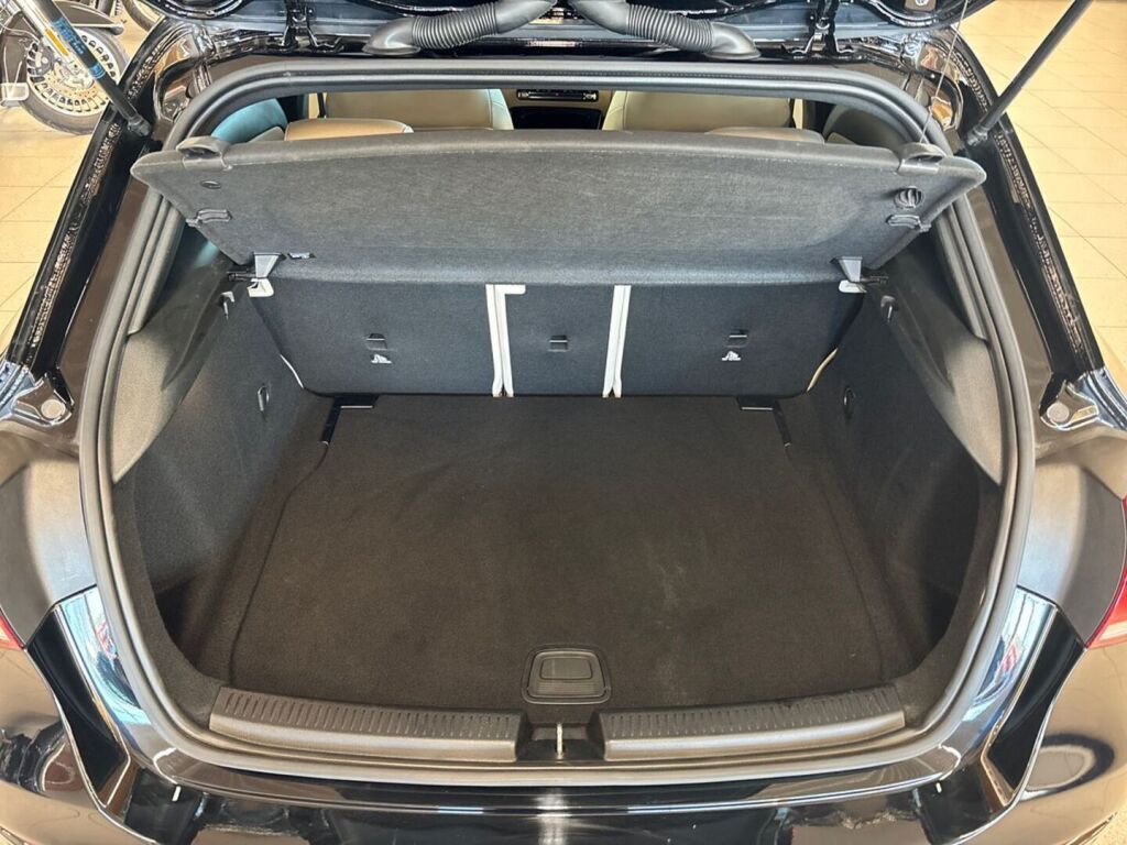 Mercedes-Benz A 2023 Musta