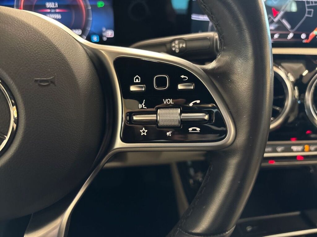 Mercedes-Benz A 2023 Musta