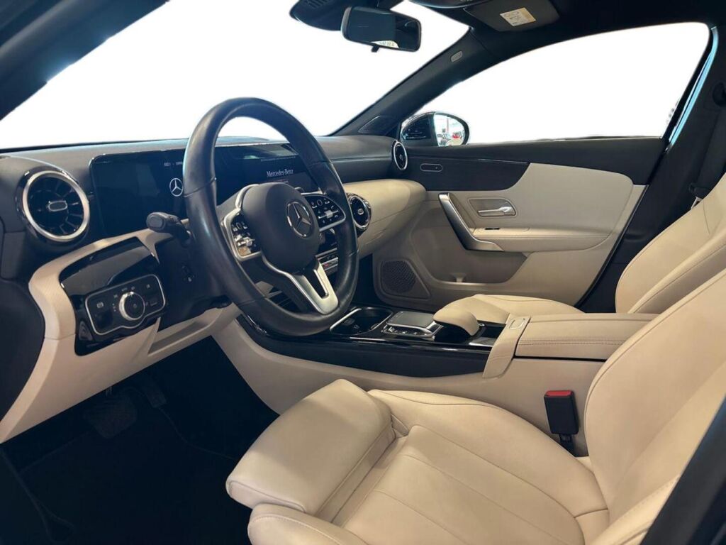 Mercedes-Benz A 2023 Musta