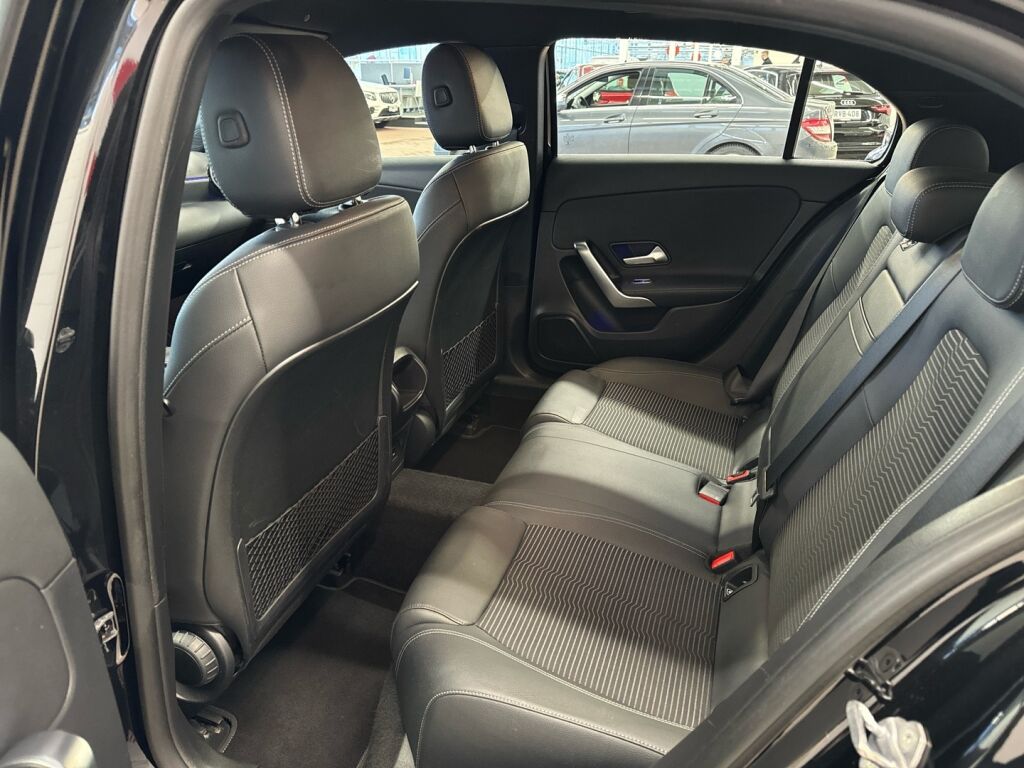 Mercedes-Benz A 2022 Musta