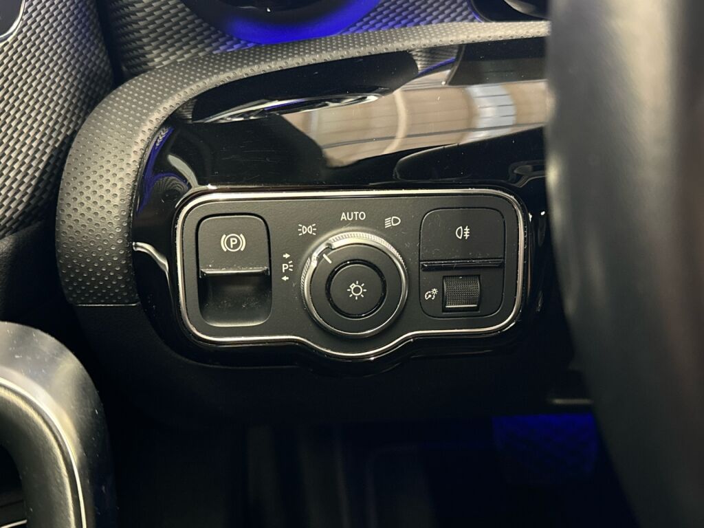 Mercedes-Benz A 2022 Musta