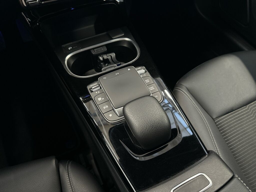 Mercedes-Benz A 2022 Musta
