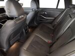 BMW 330 2023 Punainen
