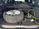 BMW 330 2023 Punainen