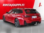 BMW 330 2023 Punainen