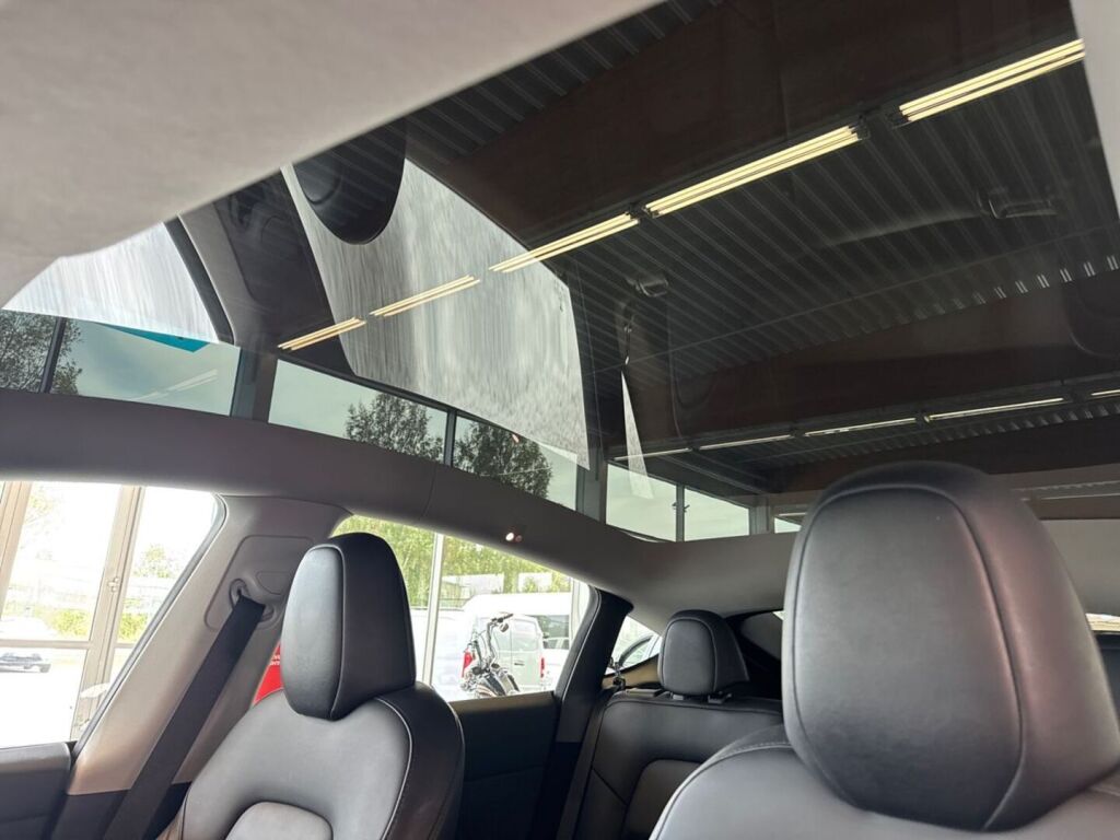 Tesla Model Y 2022 Valkoinen