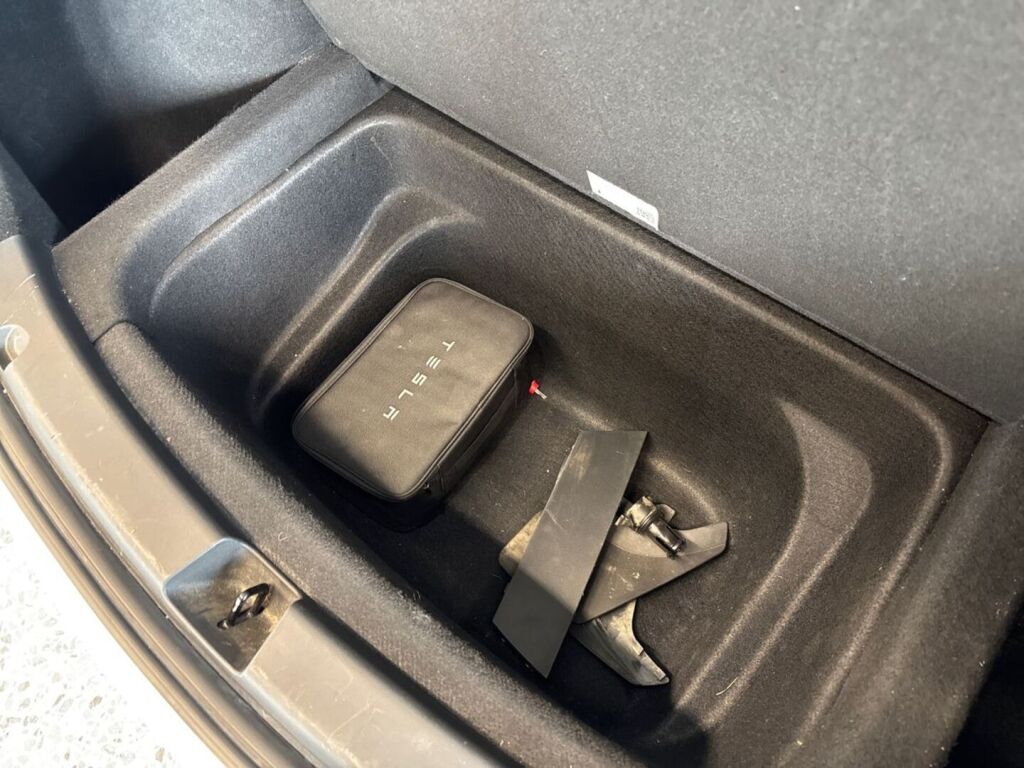 Tesla Model Y 2022 Valkoinen