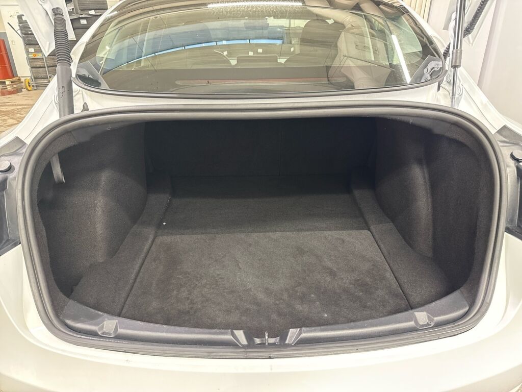 Tesla Model 3 2022 Valkoinen