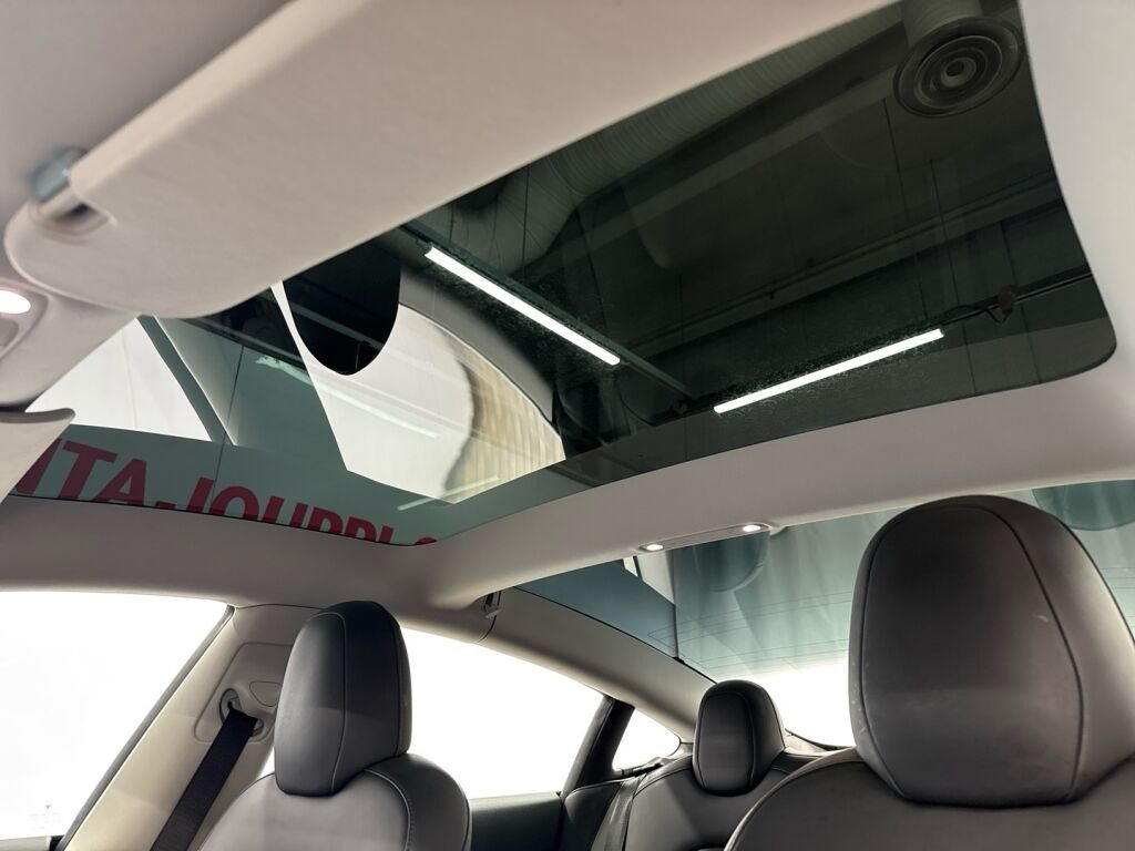 Tesla Model 3 2022 Valkoinen