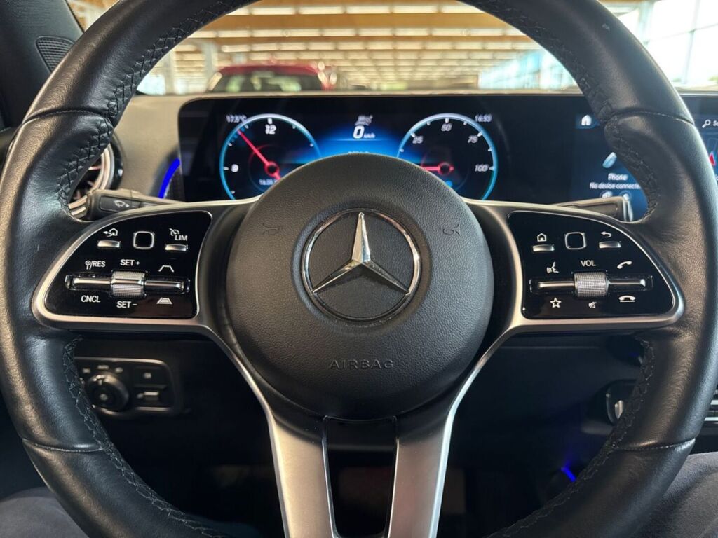 Mercedes-Benz EQB 2022 Musta