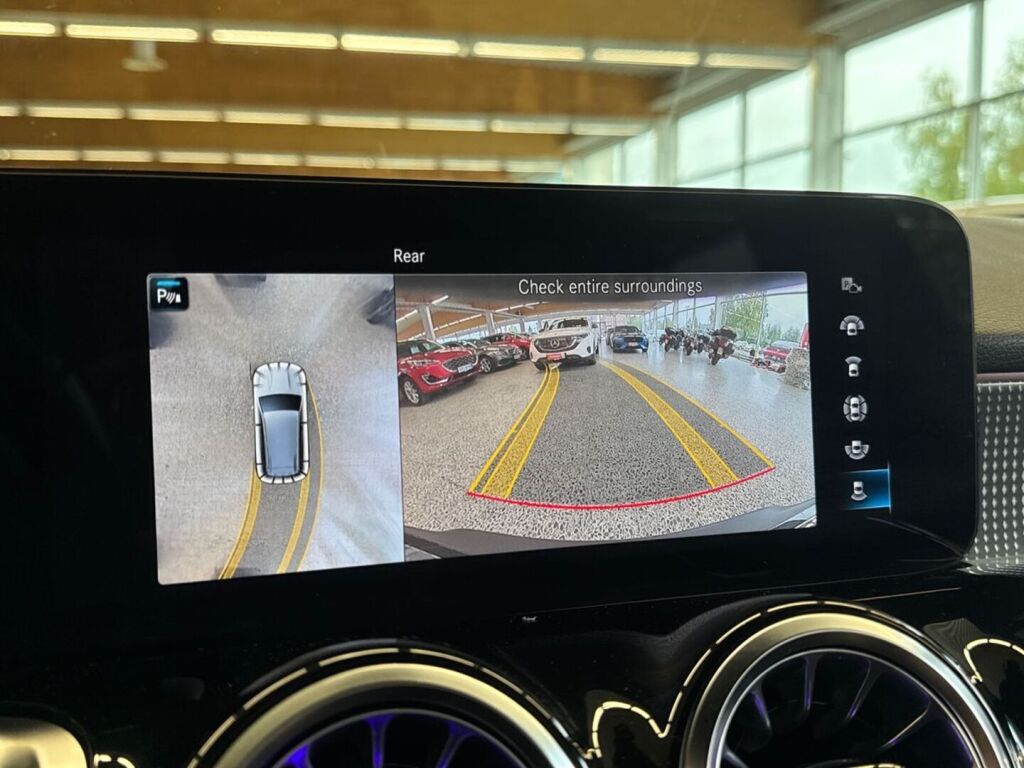 Mercedes-Benz EQB 2022 Musta
