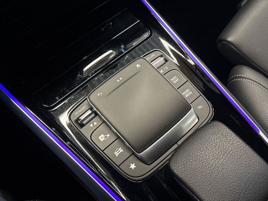 Mercedes-Benz EQB 2022 Musta