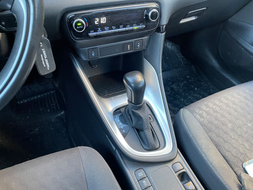 Toyota Yaris 2023 Valkoinen