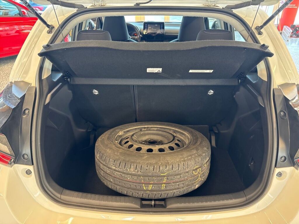 Toyota Yaris 2023 Valkoinen