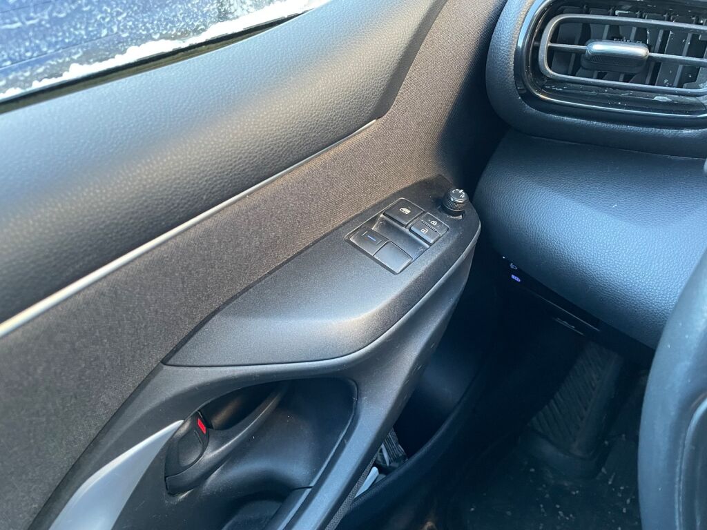 Toyota Yaris 2023 Valkoinen