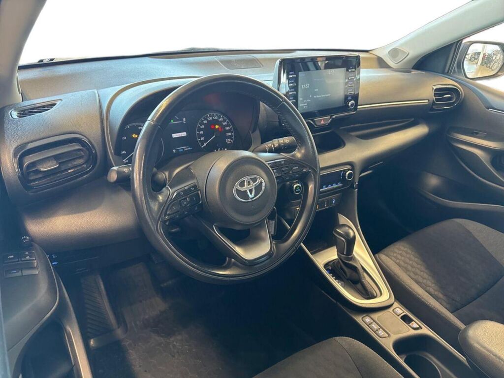 Toyota Yaris 2023 Valkoinen