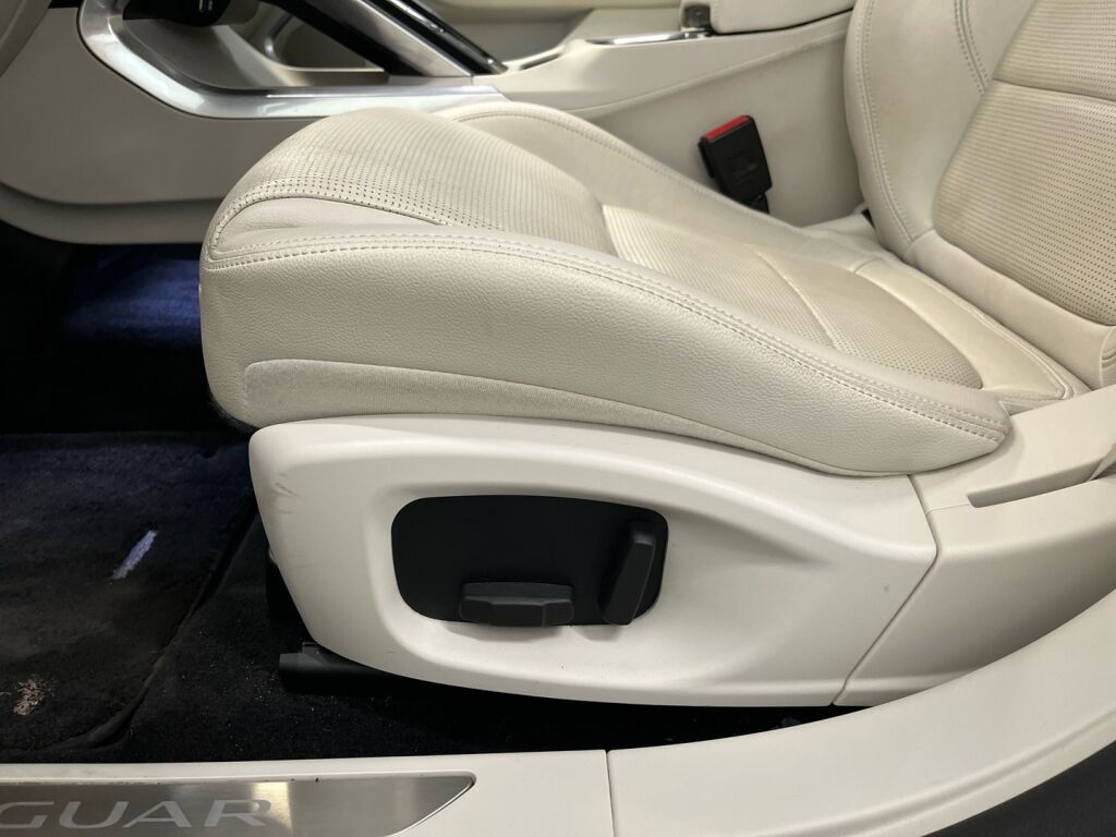 Jaguar I-PACE 2018 Harmaa