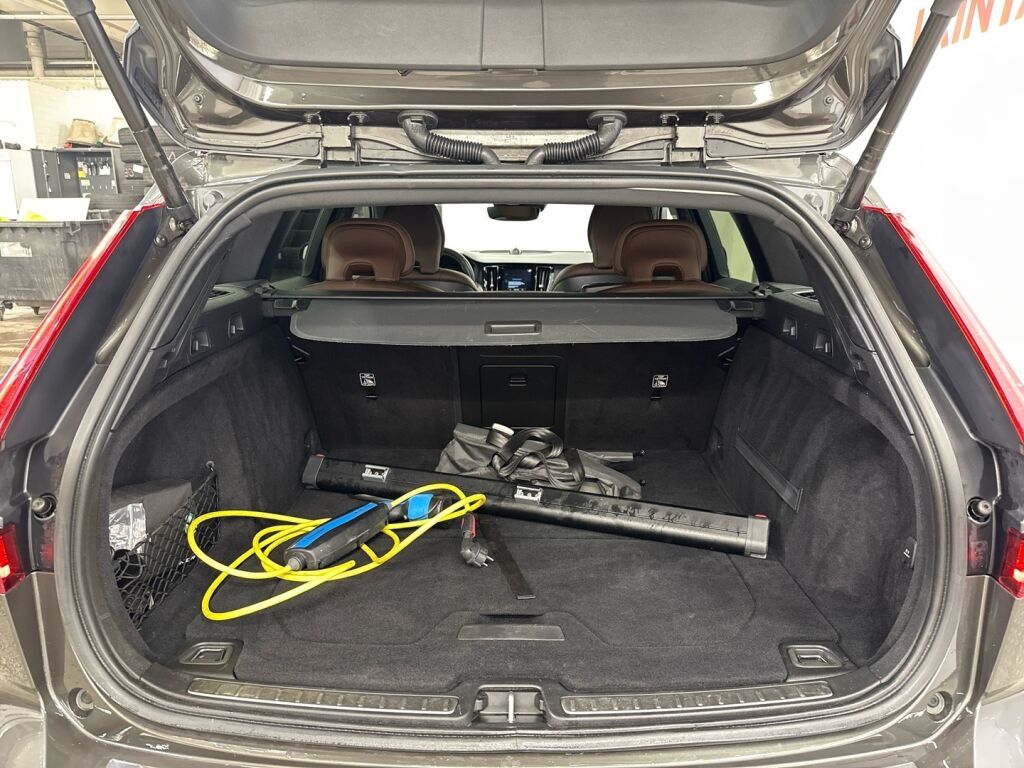 Volvo V60 2020 Harmaa