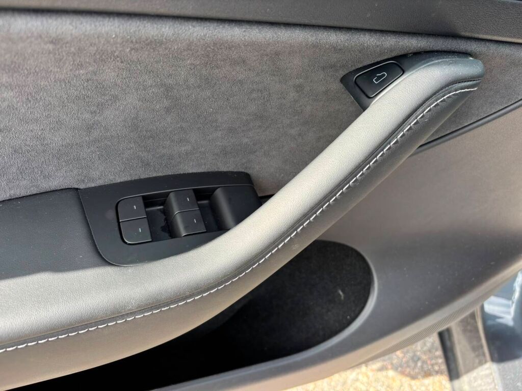 Tesla Model Y 2022 Harmaa