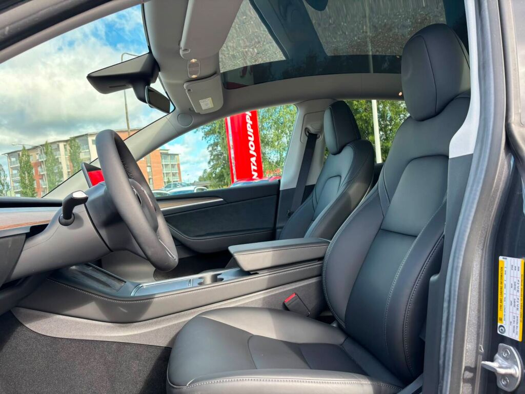 Tesla Model Y 2022 Harmaa