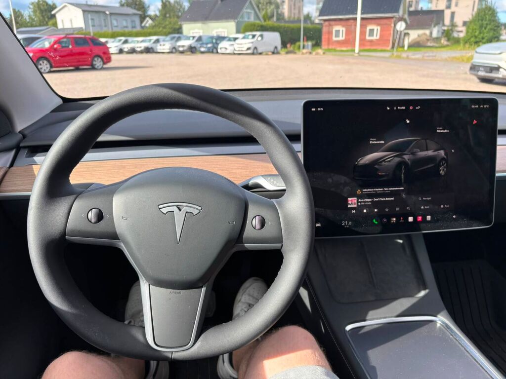 Tesla Model Y 2022 Harmaa