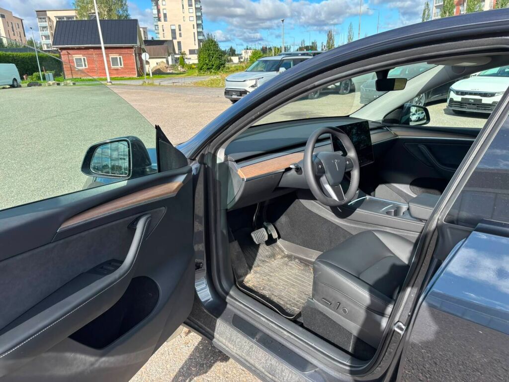 Tesla Model Y 2022 Harmaa
