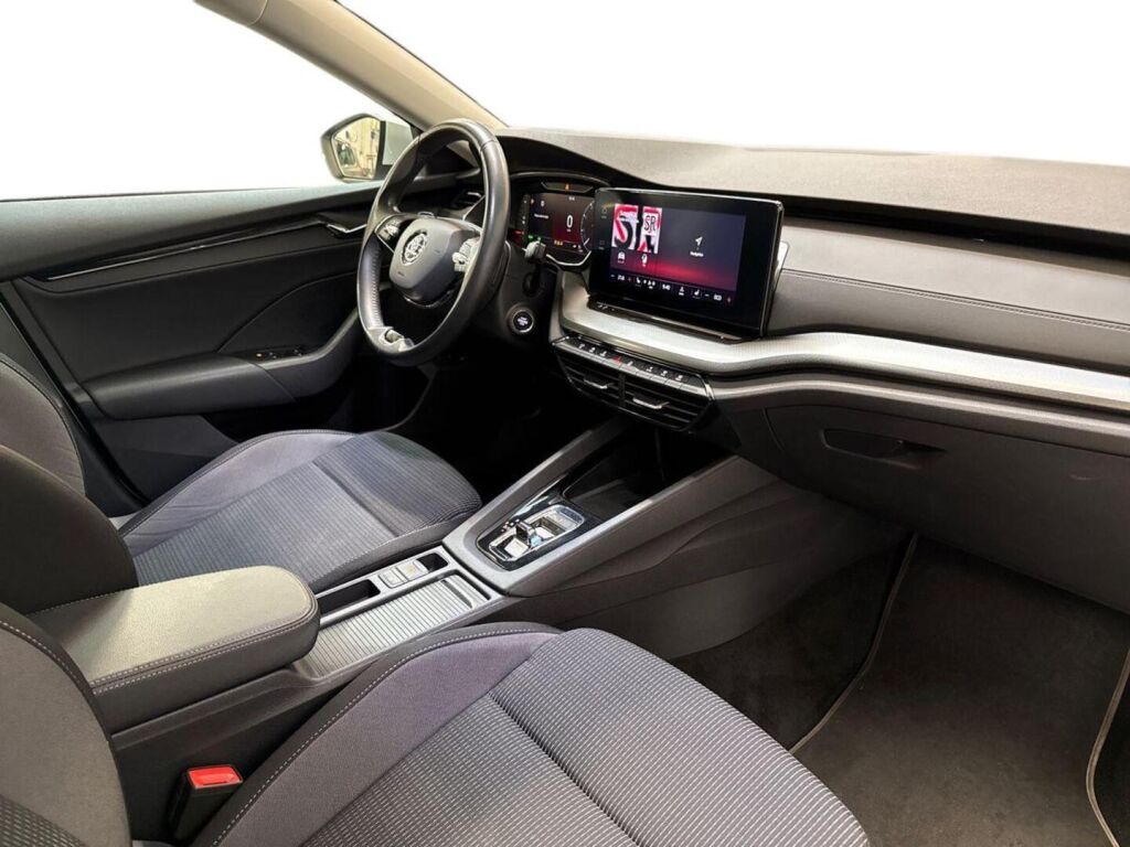 Skoda Octavia 2022 Valkoinen
