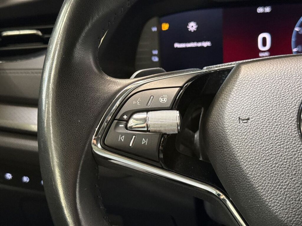 Skoda Octavia 2022 Valkoinen