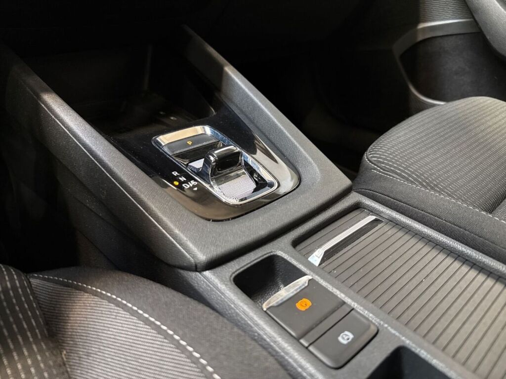 Skoda Octavia 2022 Valkoinen