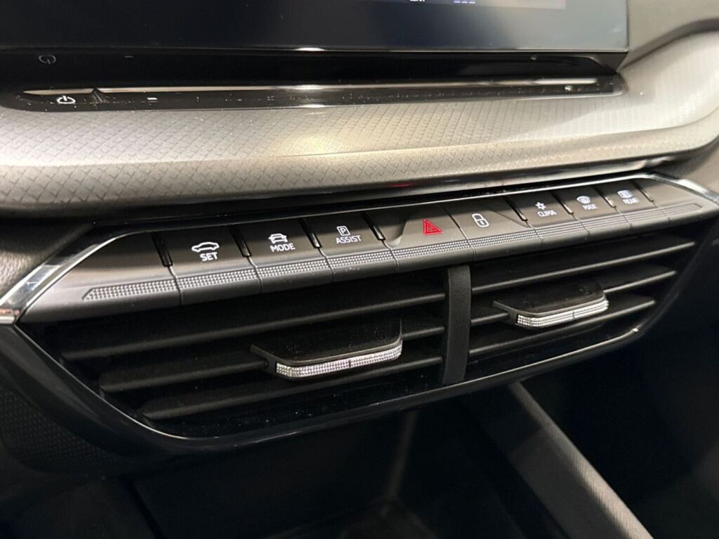 Skoda Octavia 2022 Valkoinen