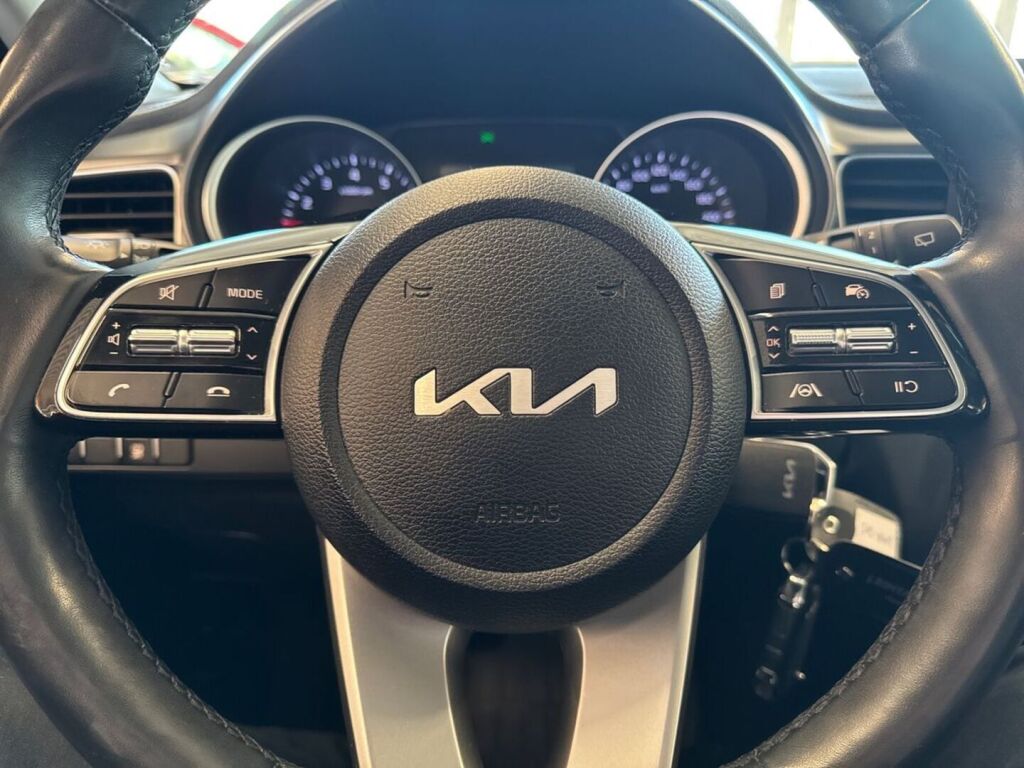 Kia Ceed 2023 Metallinhohto Hopea