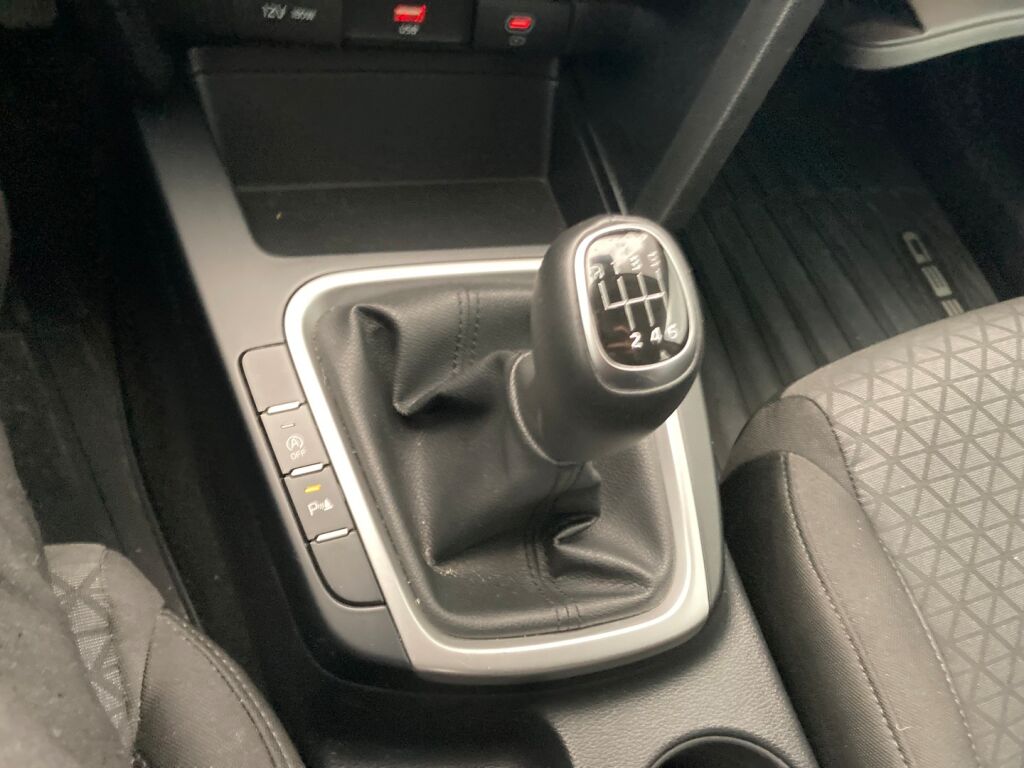 Kia Ceed 2023 Metallinhohto Hopea