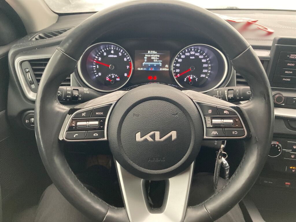 Kia Ceed 2023 Metallinhohto Hopea