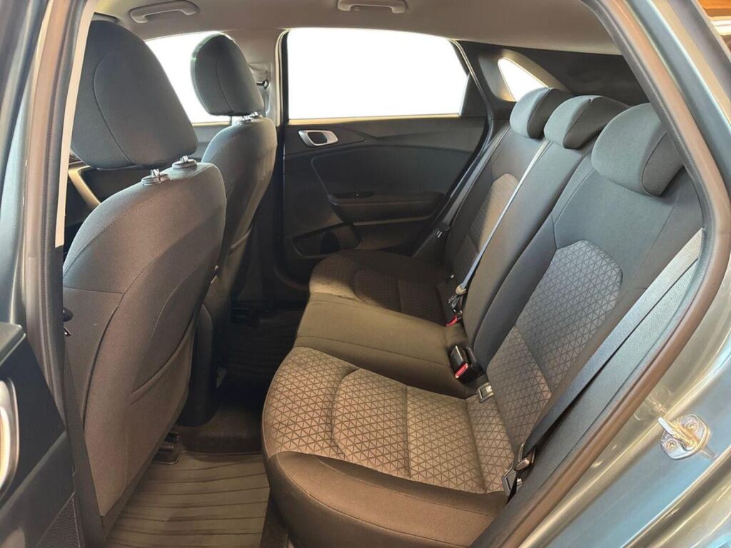 Kia Ceed 2023 Metallinhohto Hopea