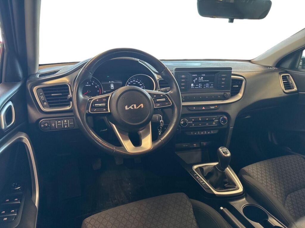 Kia Ceed 2023 Metallinhohto Hopea