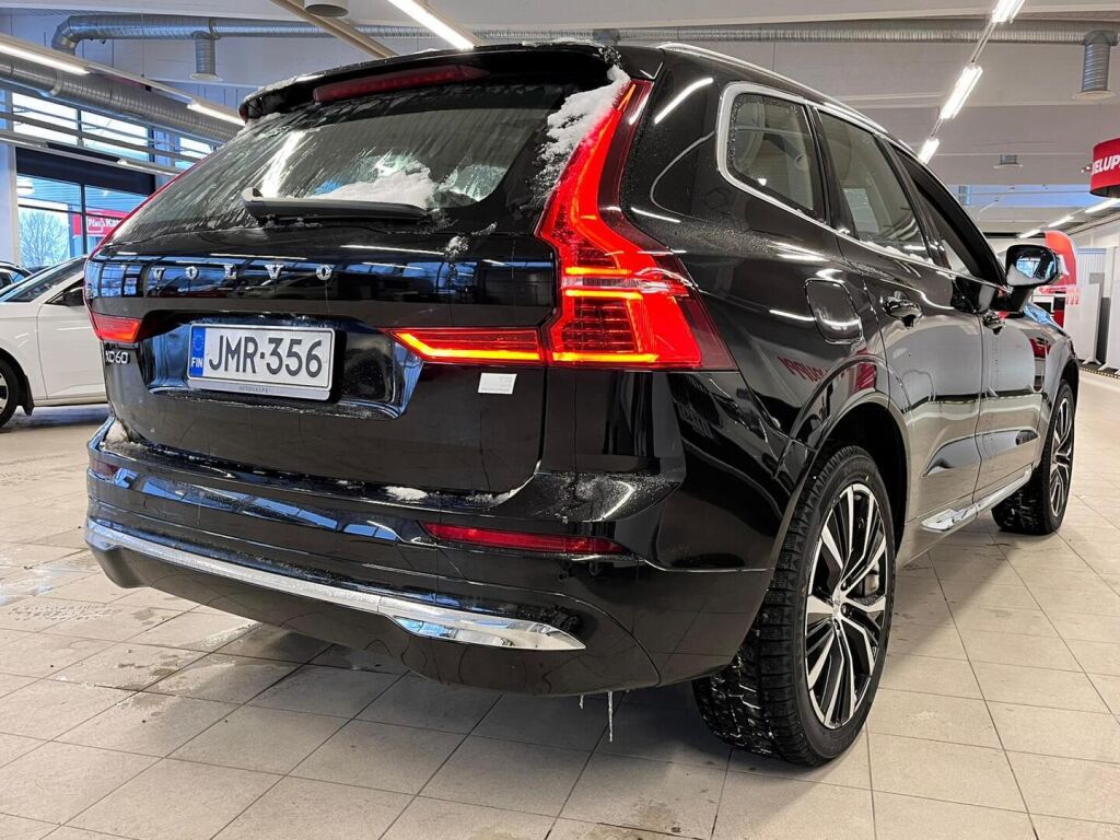Volvo XC60 2023 Musta