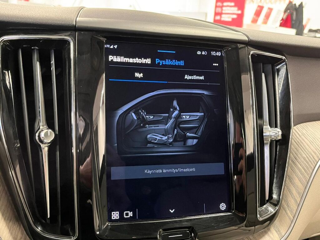 Volvo XC60 2023 Musta