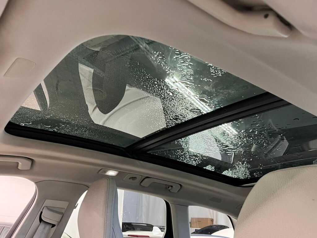 Volvo XC60 2023 Musta