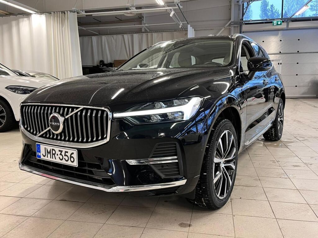 Volvo XC60 2023 Musta