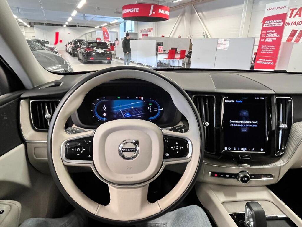 Volvo XC60 2023 Musta