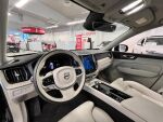 Volvo XC60 2023 Musta