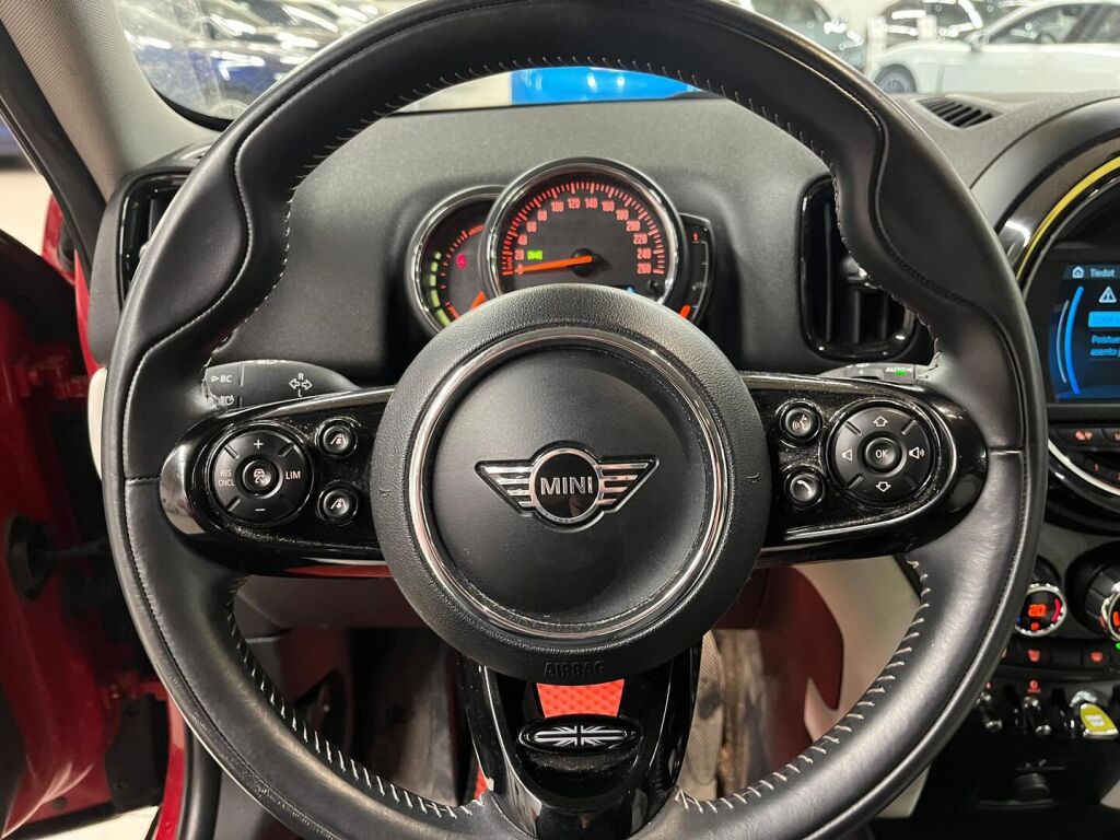 Mini Countryman 2019 Punainen