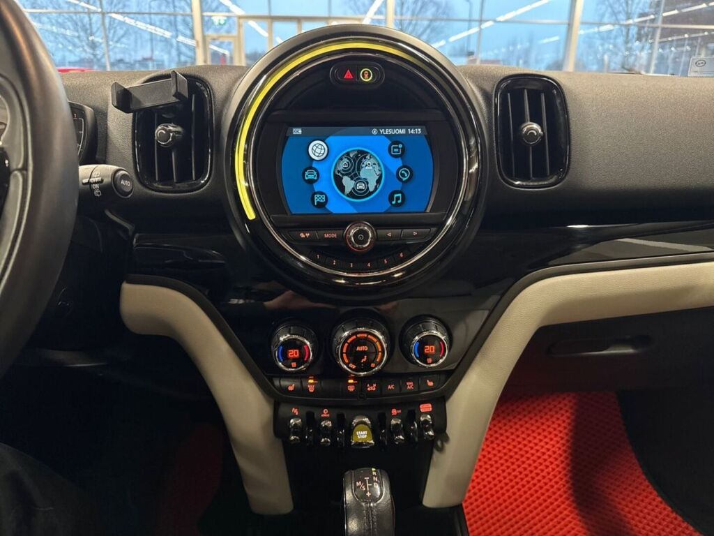 Mini Countryman 2019 Punainen